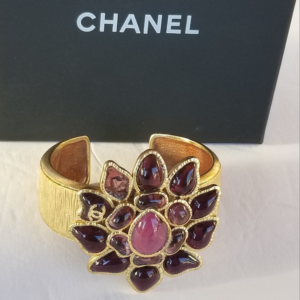 Auth Rare collectible Vintage Chanel gripoix glass enamel bead cuff Bracelet
